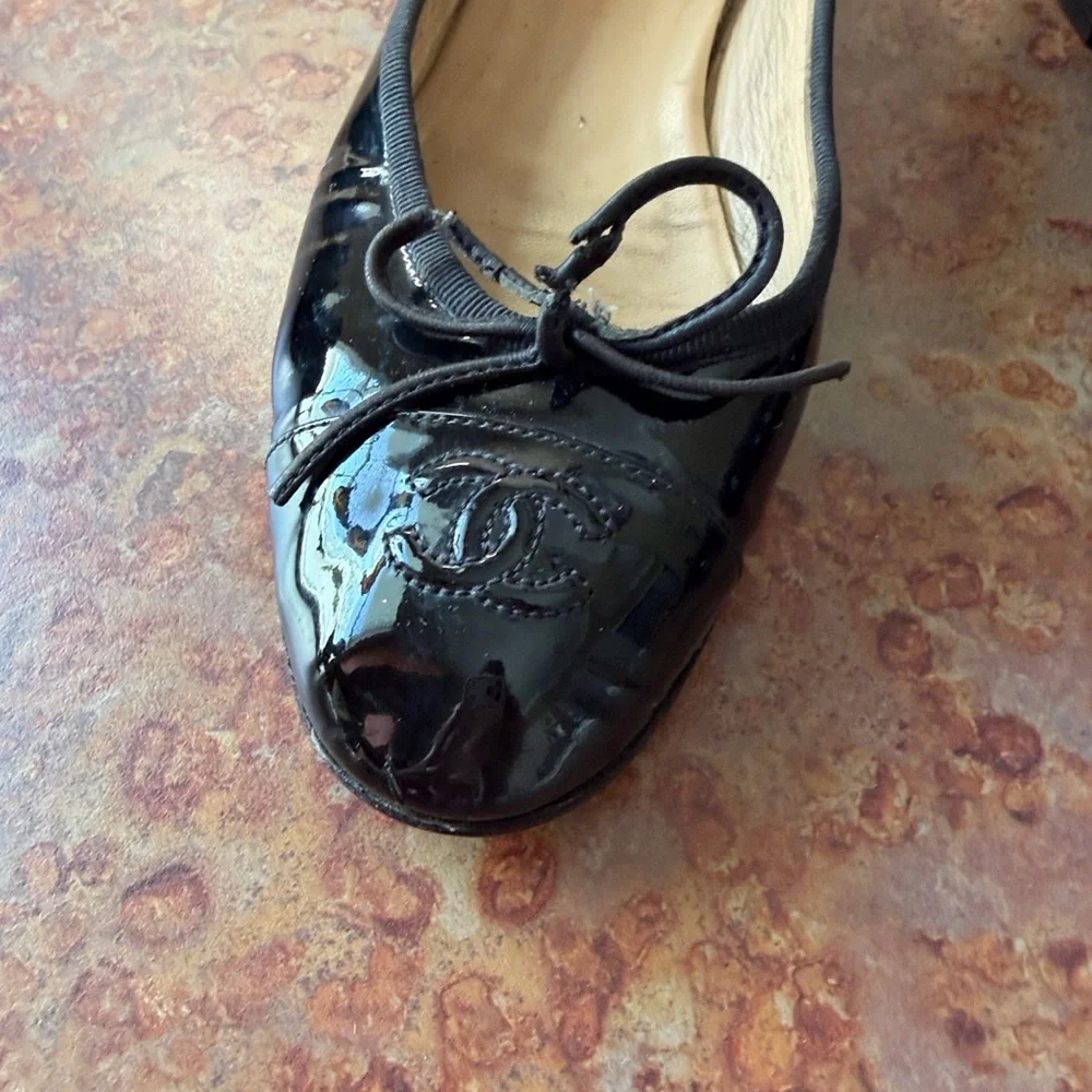 Chanel Black Patent Leather Ballet Flats with Bow 38 - Picture 4 of 15